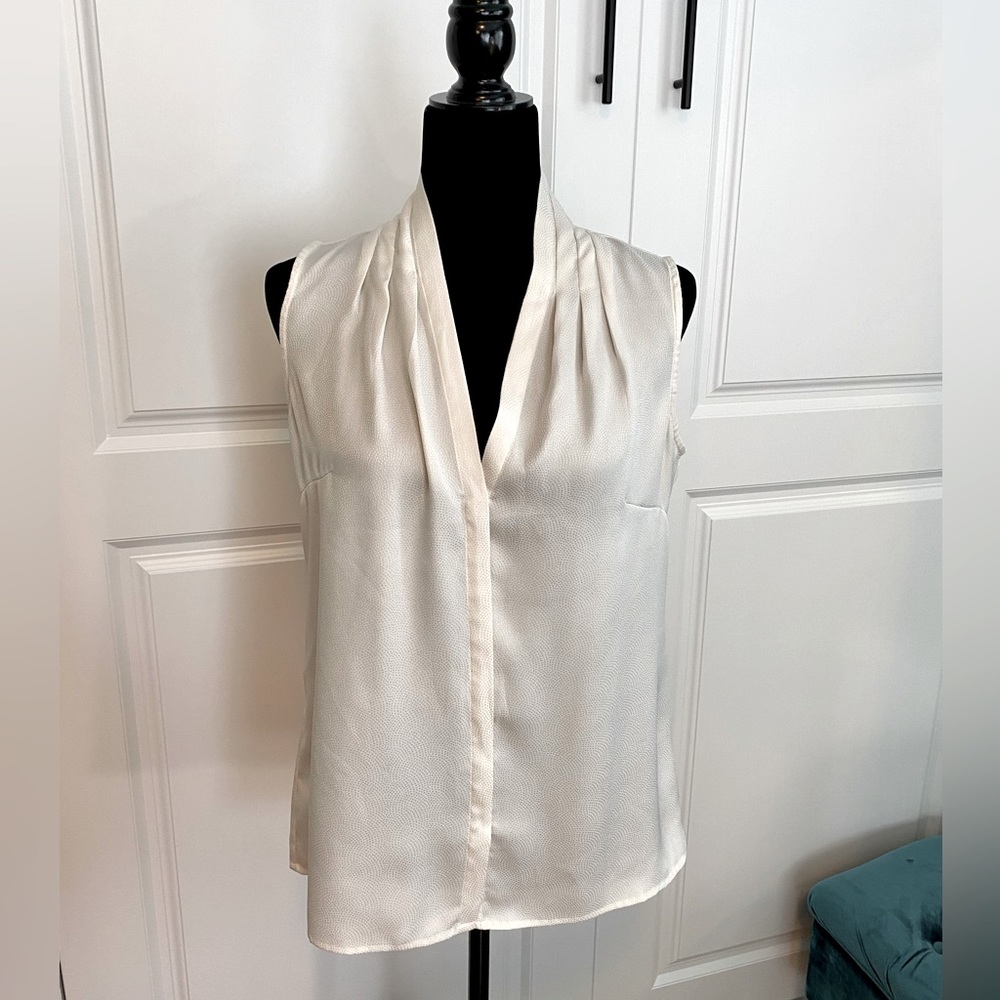 Banana Republic Cream Sleeveless V-Neck Blouse